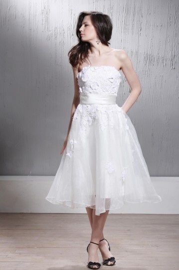 Robe de mariée plage sans bretelle à Ligne-A longue aux genoux avec appliques 